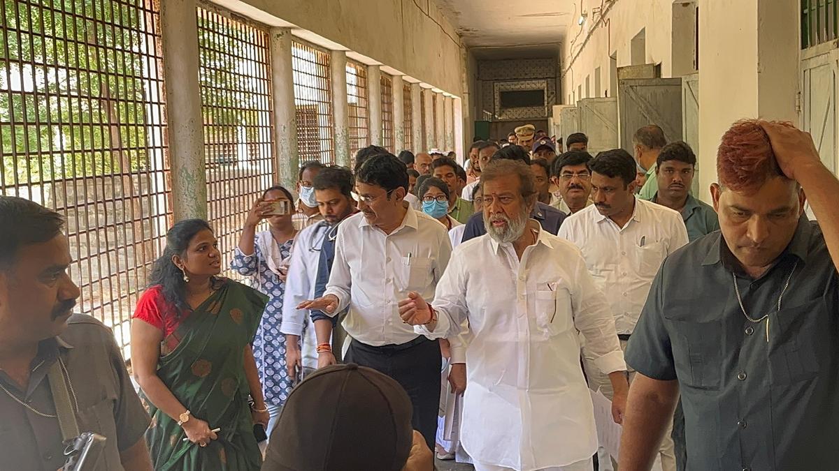 Telangana Health Minister C. Damodar Raja Narasimha along with senior officials at Institute of Mental Health, Erragadda on Wednesday (June 4, 2025). Telangana Health Minister C. Damodar Raja Narasimha along with senior officials at Institute of Mental Health, Erragadda on Wednesday (June 4, 2025).