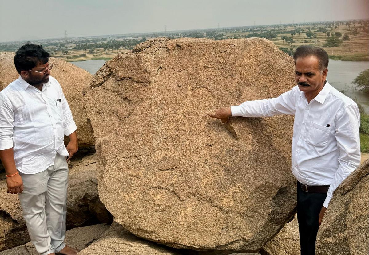 Archaeologist Sivanagireddy showing the rock art of prehistoric period at Ramalingalagudem village of Tipparthi mandal in Nalgonda district. Archaeologist Sivanagireddy showing the rock art of prehistoric period at Ramalingalagudem village of Tipparthi mandal in Nalgonda district.