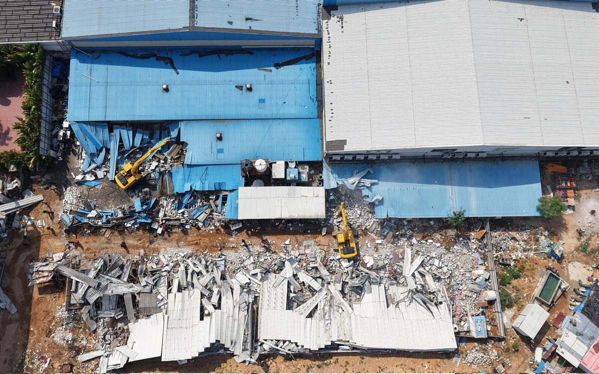 Hyderabad Disaster Response and Asset Protection Agency (HYDRAA) demolished unauthorised structures in Gachibowli on Monday (May 6, 2025) Hyderabad Disaster Response and Asset Protection Agency (HYDRAA) demolished unauthorised structures in Gachibowli on Monday (May 6, 2025)