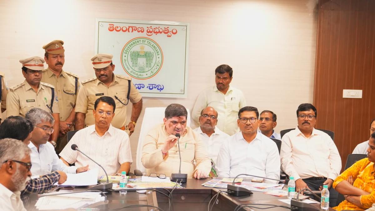 Ponnam urges Telangana RTC employees to avoid protests