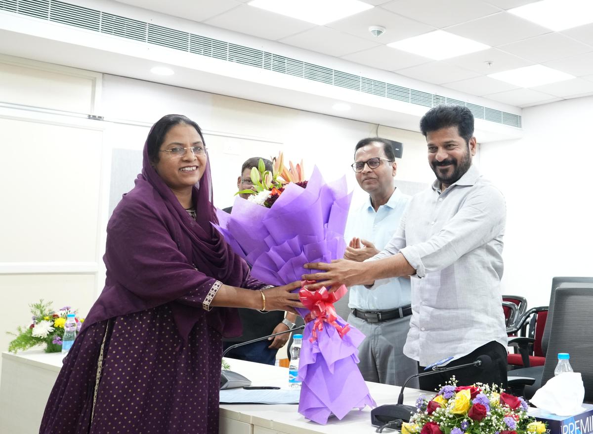 State Information Commissioner Mohsina Parveen with Telangana Chief Minister A. Revanth Reddy State Information Commissioner Mohsina Parveen with Telangana Chief Minister A. Revanth Reddy