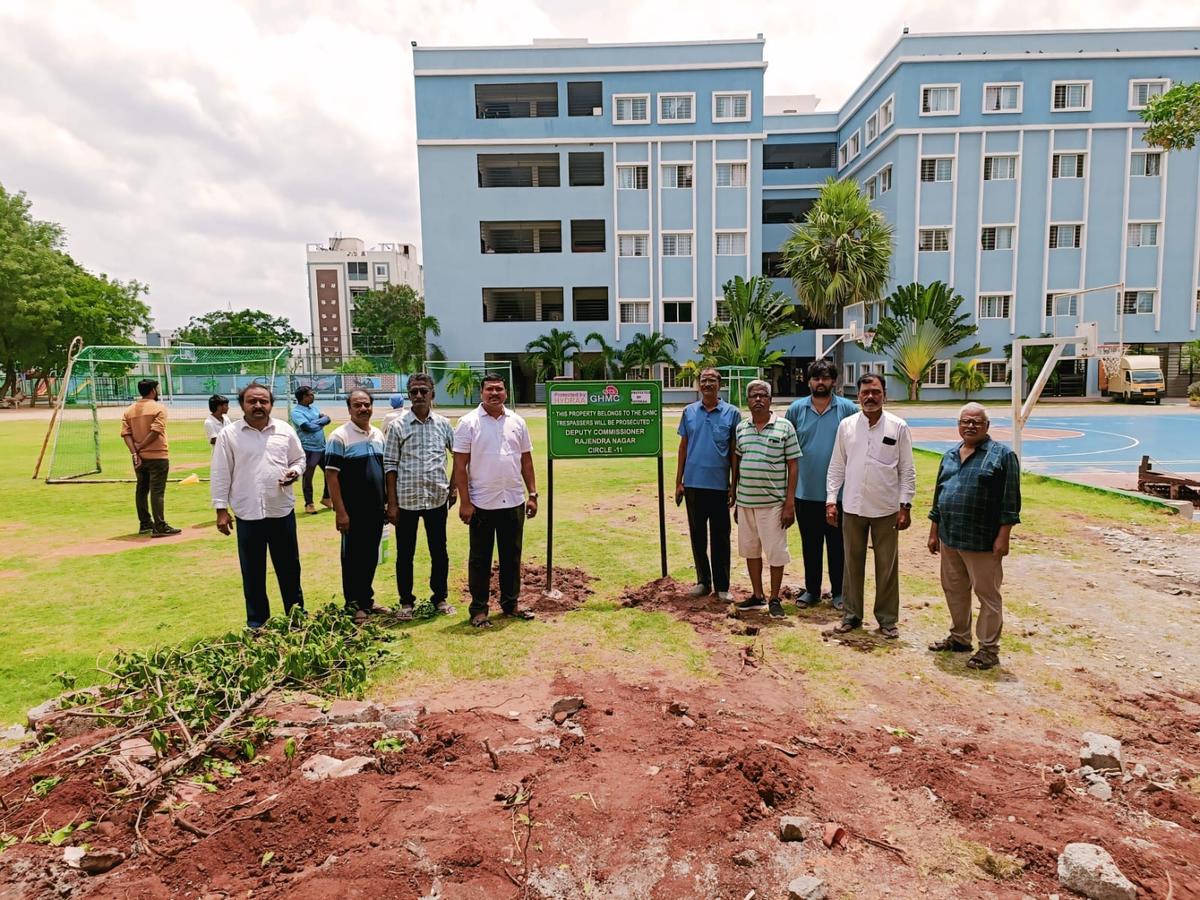 HYDRAA removes encroachment in Hyderguda, Rajendranagar mandal of Ranga Reddy district on Tuesday (July 8, 2025). HYDRAA removes encroachment in Hyderguda, Rajendranagar mandal of Ranga Reddy district on Tuesday (July 8, 2025).