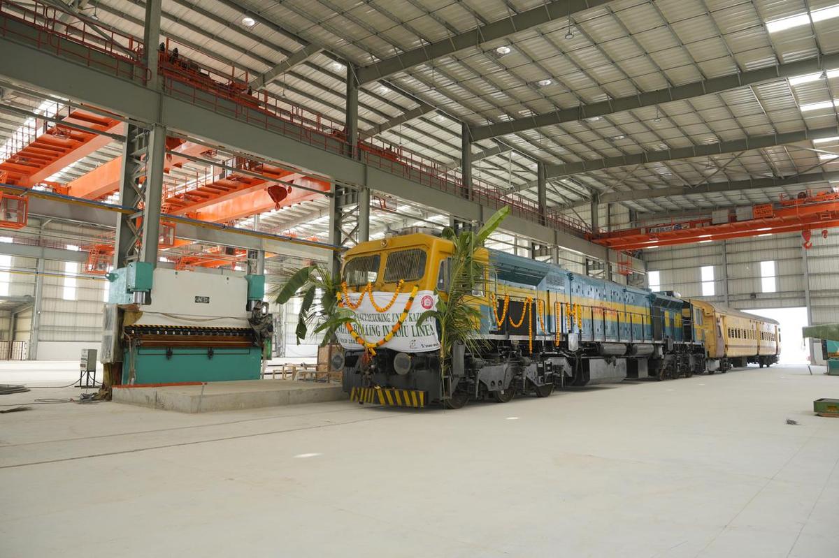 È stata condotta con successo una corsa di prova con un treno diesel sui binari di 13,15 km che collegano l'unità di produzione ferroviaria di Kazipet con la rete ferroviaria principale