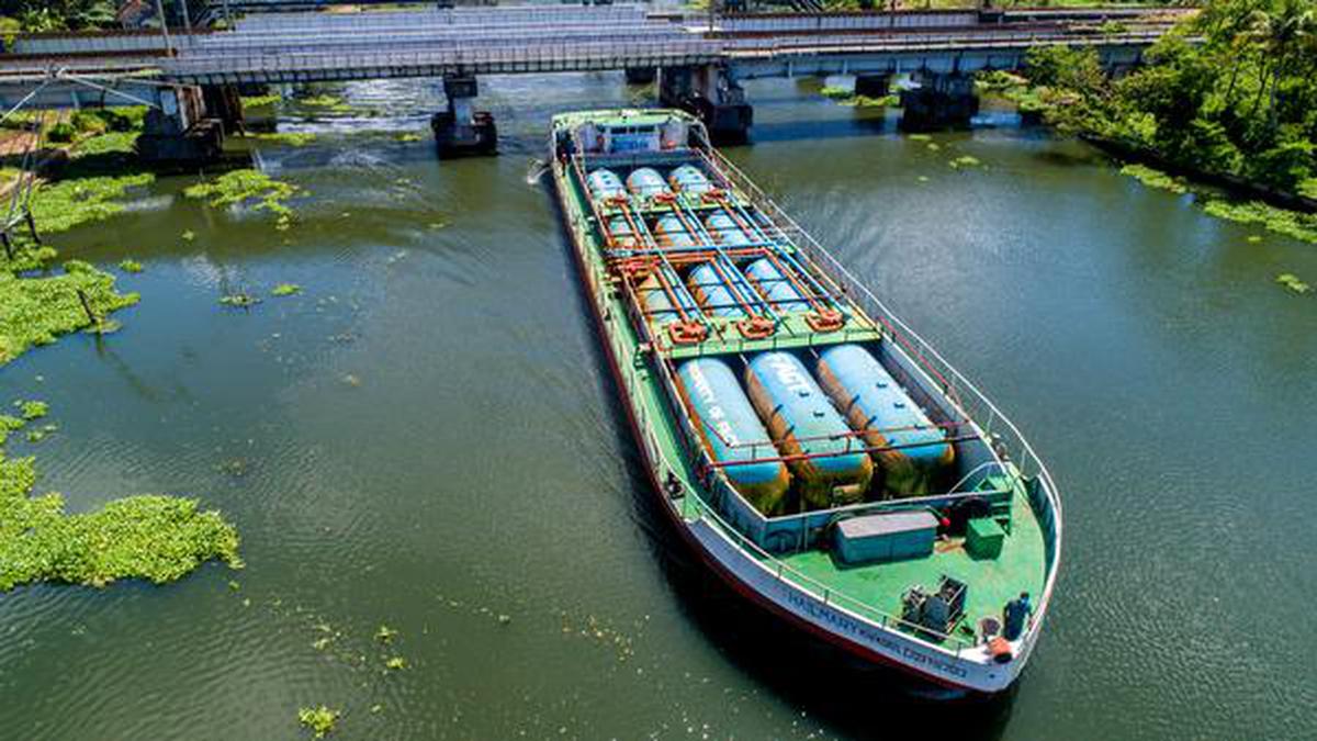 Near-miss involving barges in Kochi; IWAI for heightened alert