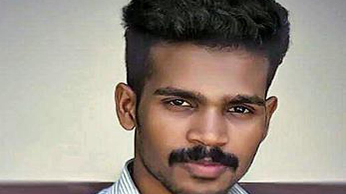 Young engineer falls to death from Kochi metro viaduct - The Hindu
