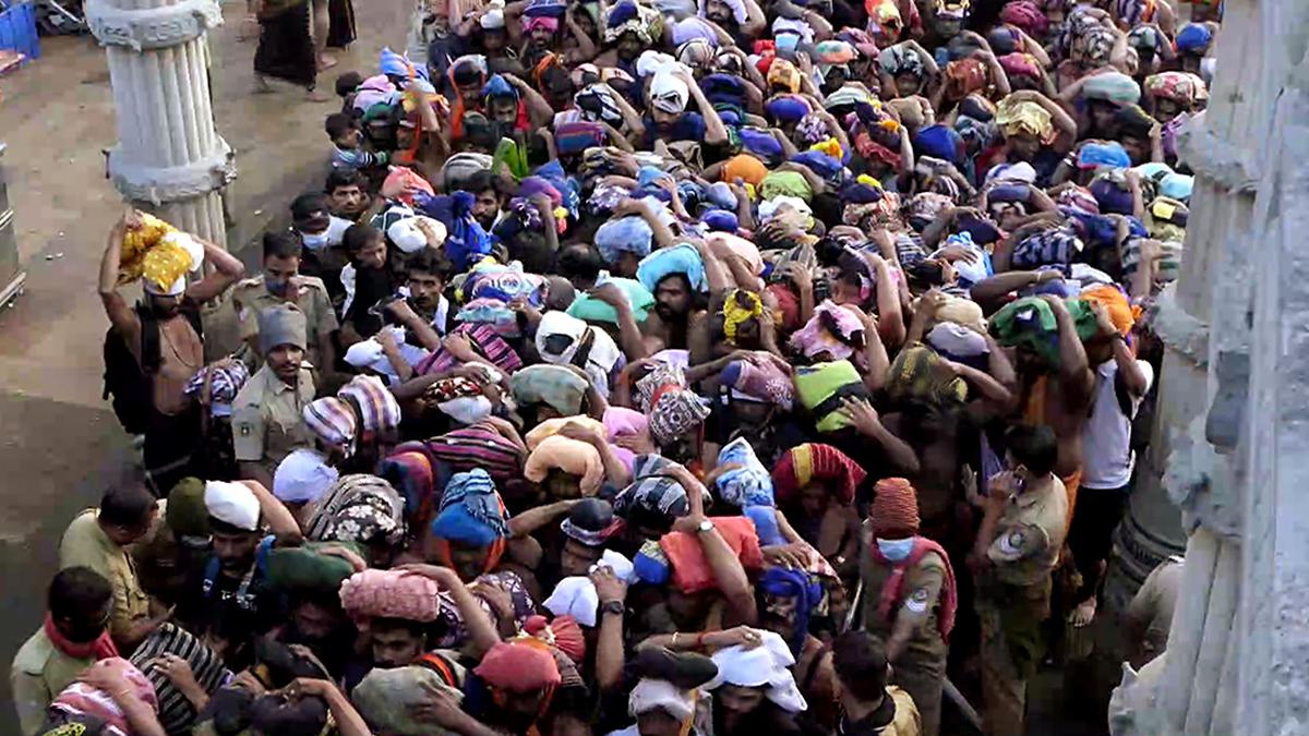 HC directive to provide necessary assistance to pilgrims stranded on their way to Sabarimala