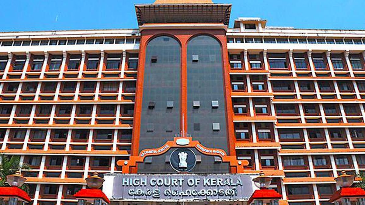 1994 Espionage case | Kerala HC grants anticipatory bail to former Gujarat DGP and Kerala DGP