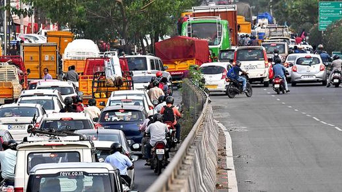 Traffic thrown out of gear as Palarivattom flyover repair work begins
