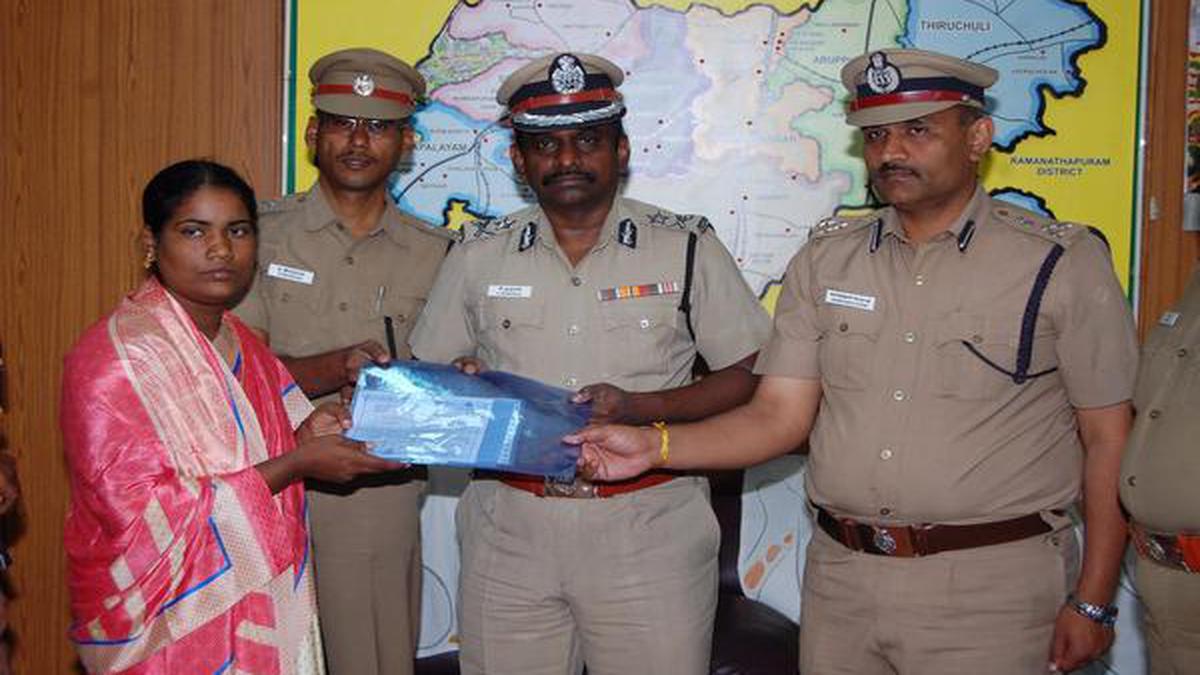 Police donate generously to family of constable killed in ‘manju ...