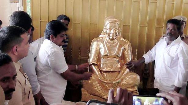 Thevar statue adorned with gold armour - The Hindu