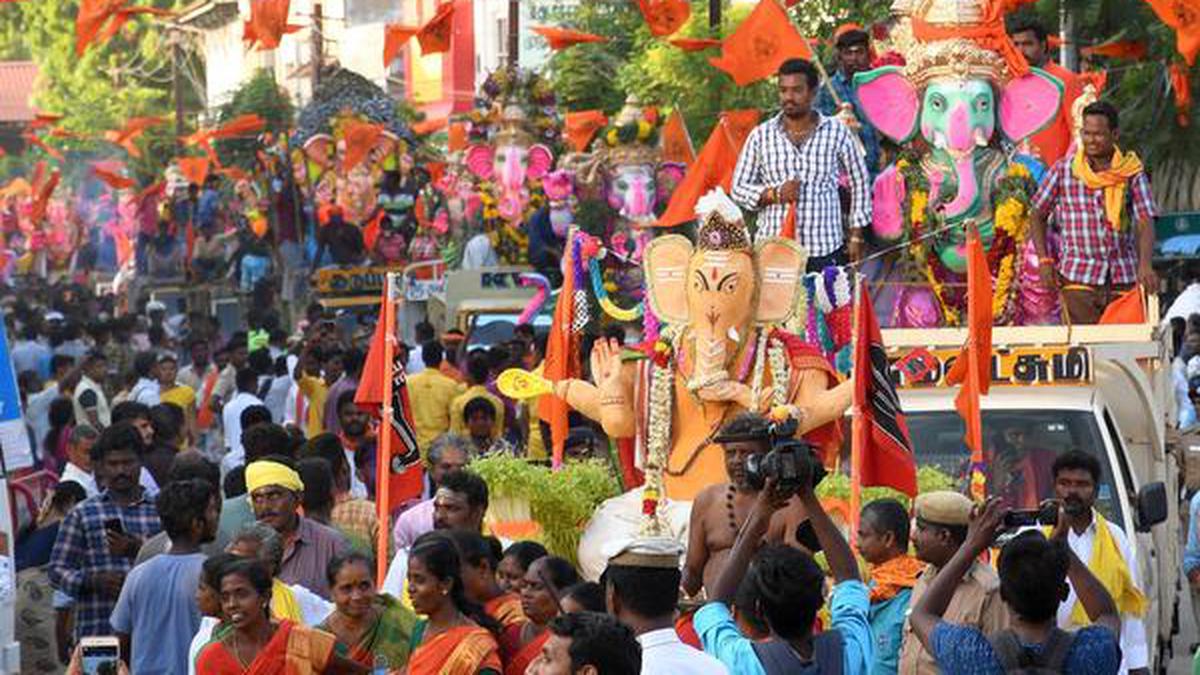 Vinayaka idol procession passes off peacefully - The Hindu