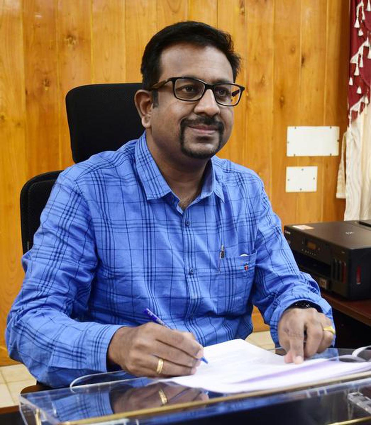 New Collector takes charge - The Hindu