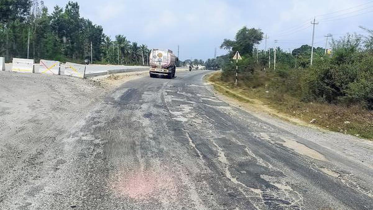 Sakleshpur-Hassan stretch of NH-75 continues to be in poor state - The Hindu