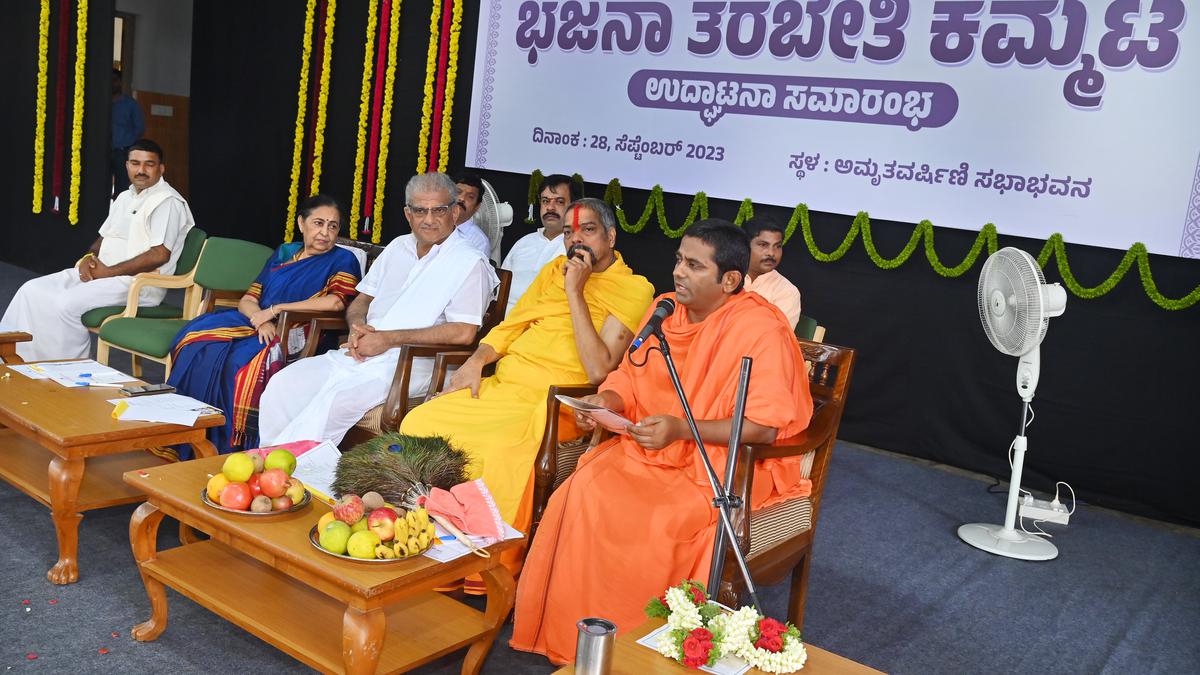 25th Bhajana Kammata attended by 202 volunteers begins at Dharmasthala