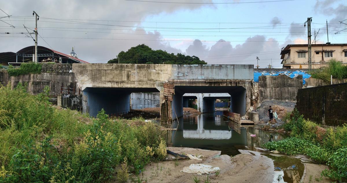 Mangaluru Smart City Ltd., (MSCL) is yet to commence work on the approach road towards Morganâs Gate at the Mahakalipadpu twin railway underbridge connecting Morganâs Gate and Jemmpinamogaru Cross in Mangaluru on Sunday. Mangaluru Smart City Ltd., (MSCL) is yet to commence work on the approach road towards Morganâs Gate at the Mahakalipadpu twin railway underbridge connecting Morganâs Gate and Jemmpinamogaru Cross in Mangaluru on Sunday.