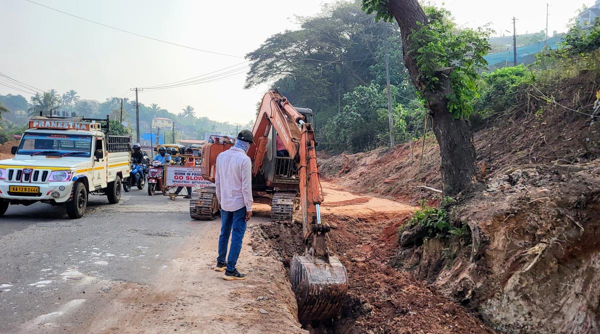 The total estimated cost of highway widening, including construction of retaining walls, road furniture, parking bays and other facilities, was estimated to cost ₹25 crore.