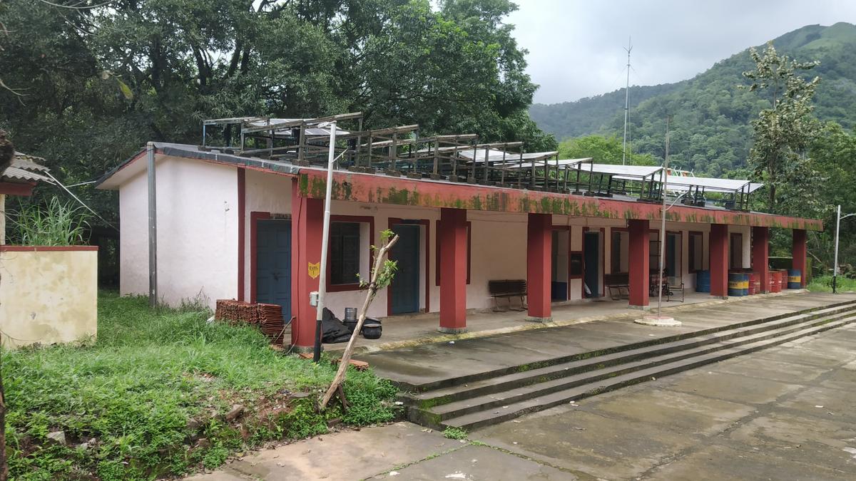 Only 14-coach trains can cross at Shiribagilu Railway Station on the Subrahmanya Road-Sakleshpur Ghat section of Mangaluru-Hassan line under the South Western Railway.