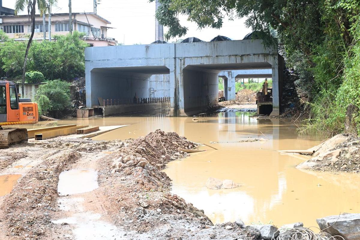 A view of slush and stagnant water on the construction site of the approach road towards Jeppinamogaru side of the twin RuB at Mahakalipadpu in Mangaluru. A view of slush and stagnant water on the construction site of the approach road towards Jeppinamogaru side of the twin RuB at Mahakalipadpu in Mangaluru.