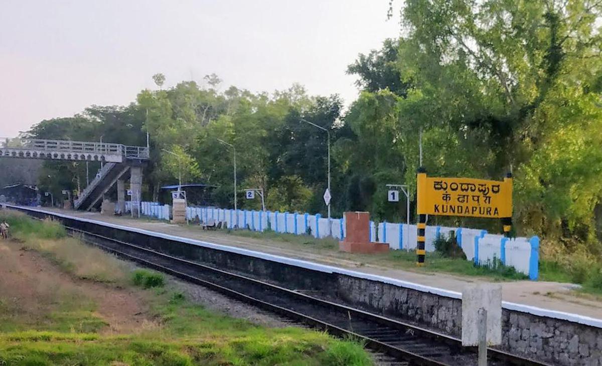 Kundapura residents resent lack of advance railway ticket booking facility  - The Hindu