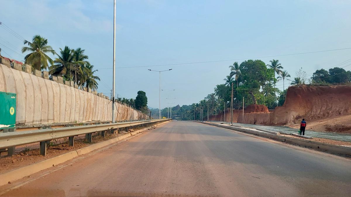Capt. Chowta urges NHAI to immediately construct missing service road link at Bannadka on NH 169