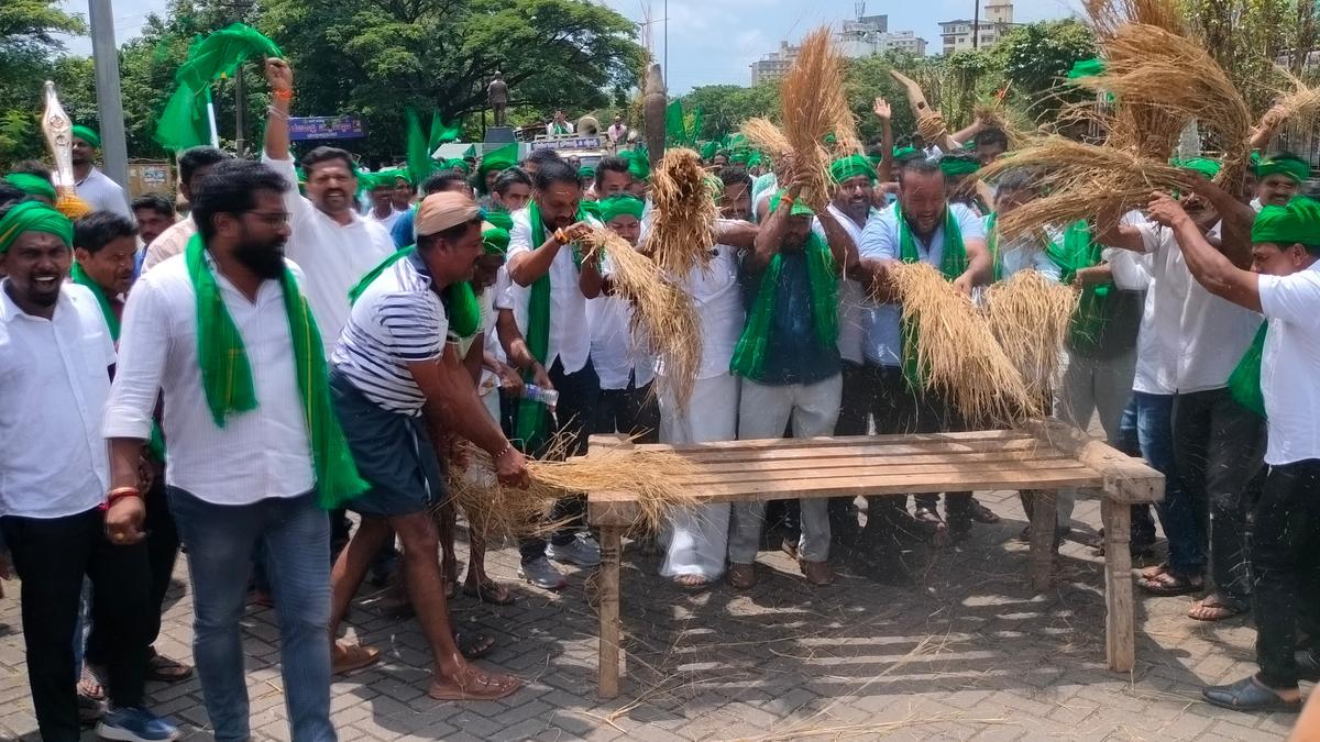 Massive protest held against proposal to include villages in Byndnoor town panchayat limits