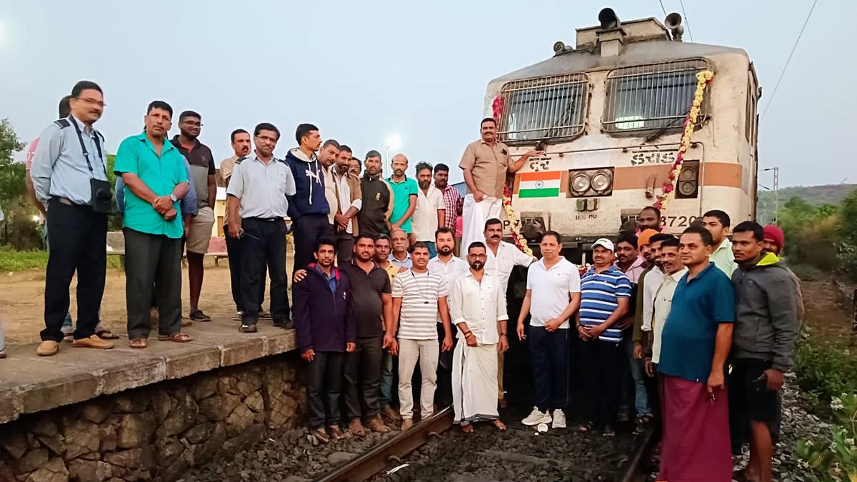 Garib Rath Express to halt at Byndoor and Ankola, Netravathi Express at Bhatkal