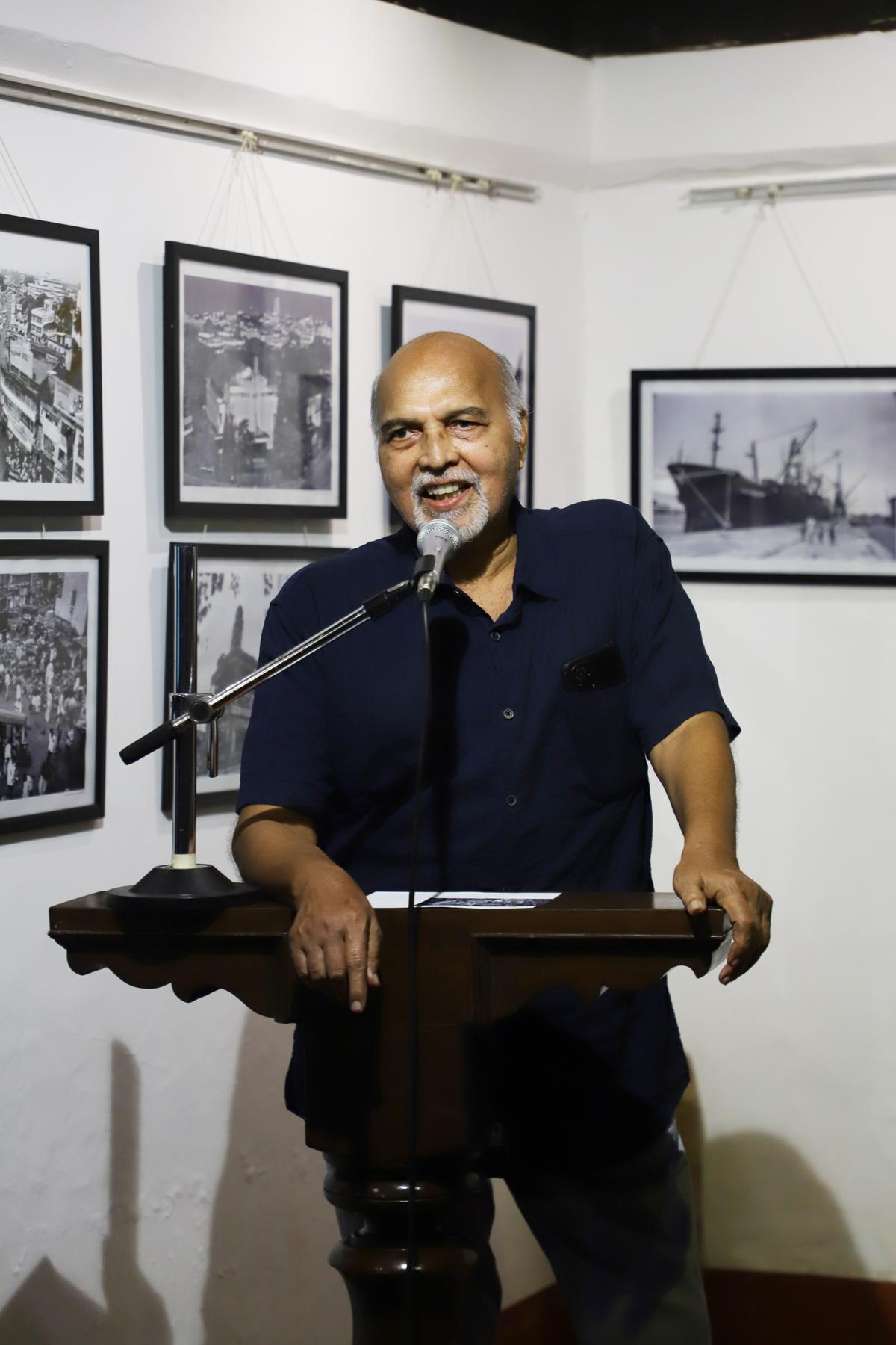 Photojournalist Yajneshwara Acharya, aka, Yajna speaking at the inauguration of the exhibition.
