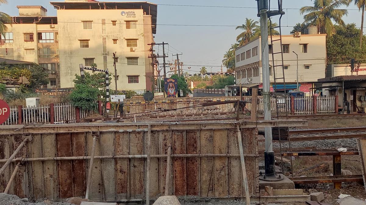 Railways starts building walls to close Mahakalipadpu manned level crossing