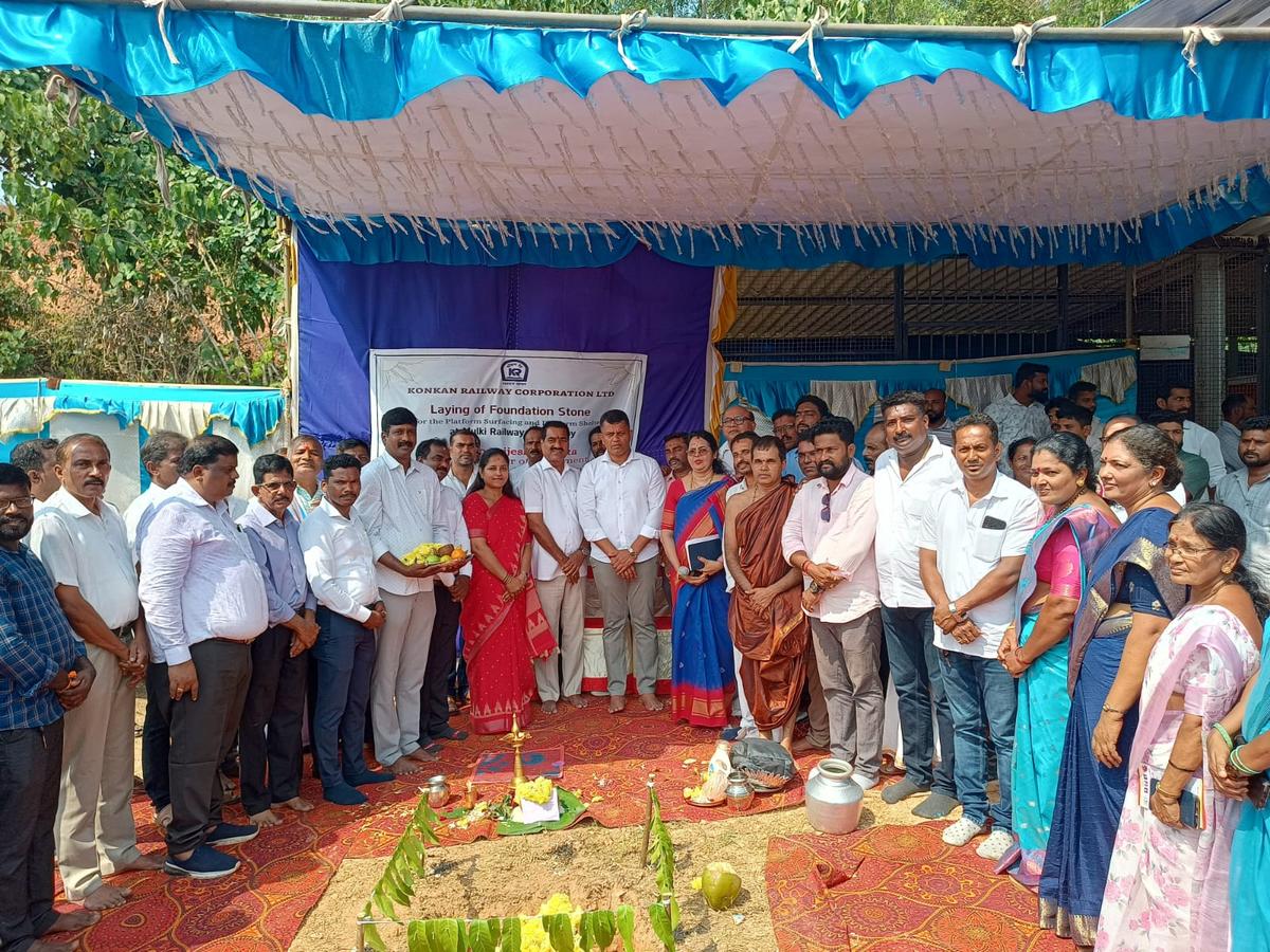 Dakshina Kannada MP Captain Brijesh Chowta, Moodbidri MLA Umanath Kotian, Konkan Railway Corporation Limited, Regional Railway Manager at Karwar Asha Shetty and others launch station improvement work at Mulki Railway Station on January 30, 2025.