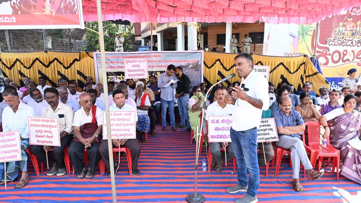 Organisations’ collective holds dharna demanding speedy completion of National Highway projects in Dakshina Kannada district