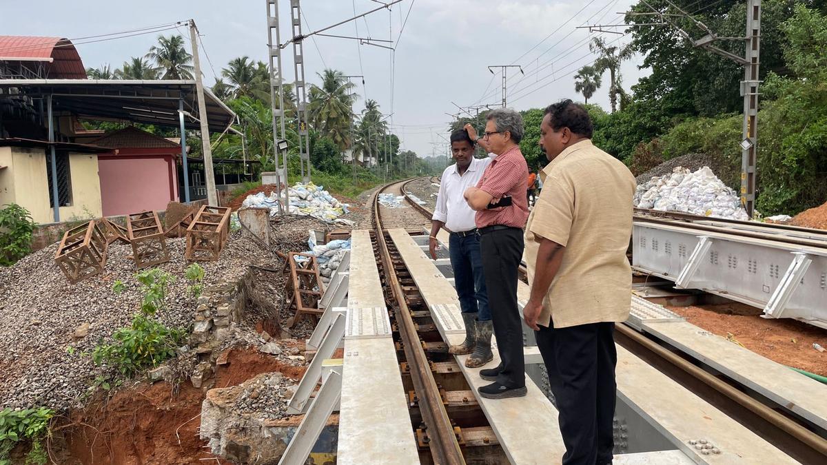 DRM Chaturvedi conducts inspection of railway stations, RuB work at Mahakalipadpu