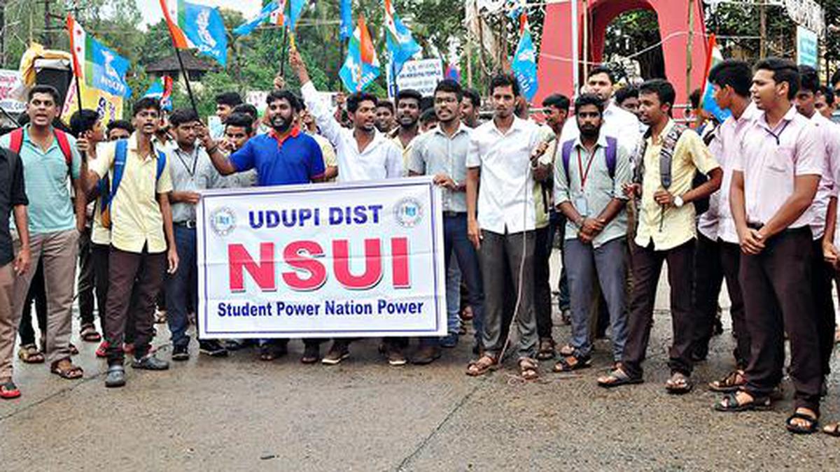 nsui-stages-dharna-over-vtu-exam-rules-the-hindu