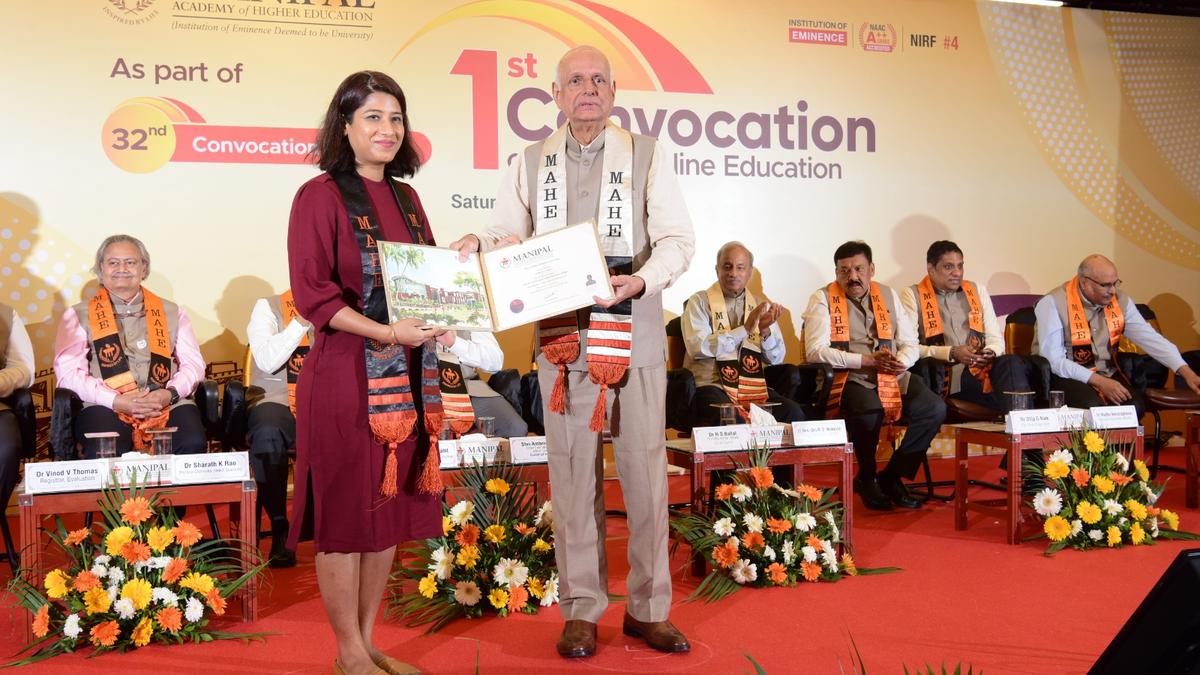 MAHE presents degrees to 426 students in first convocation for online courses