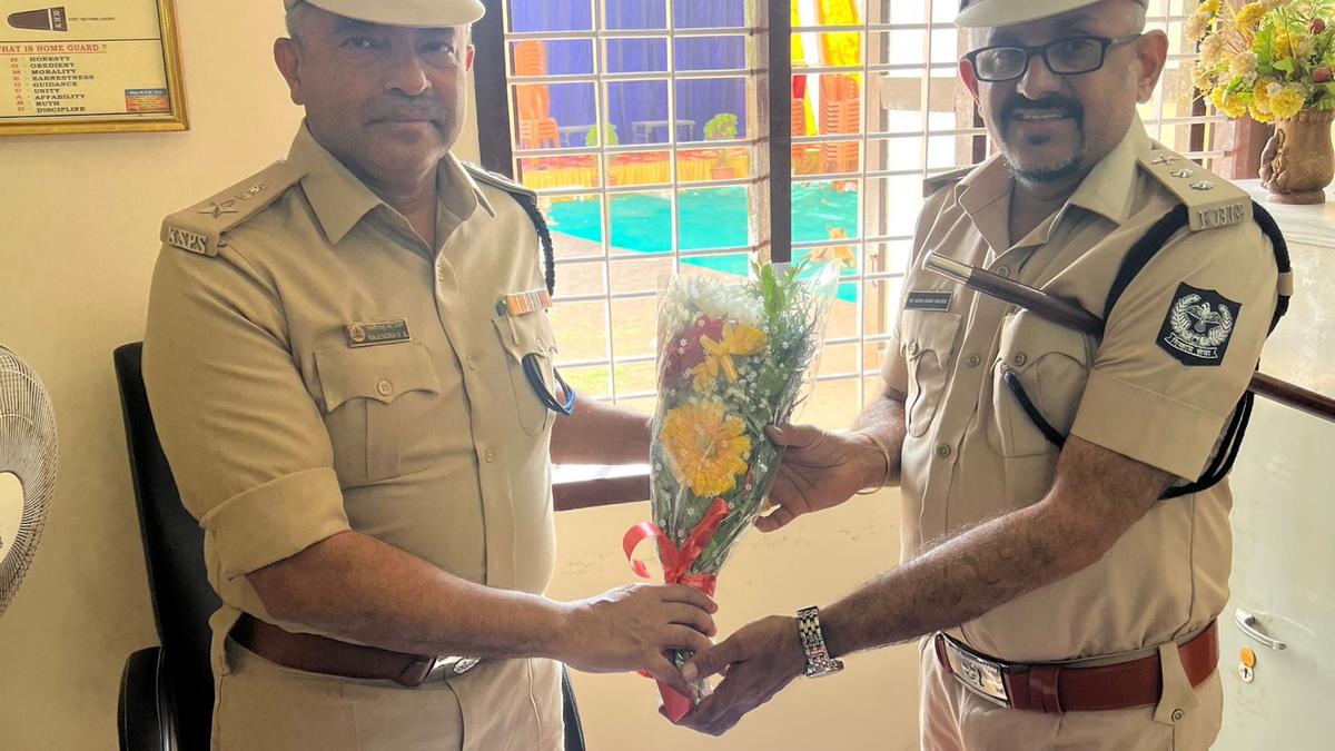 Choontharu hands over charge of district Home Guards to Additional SP