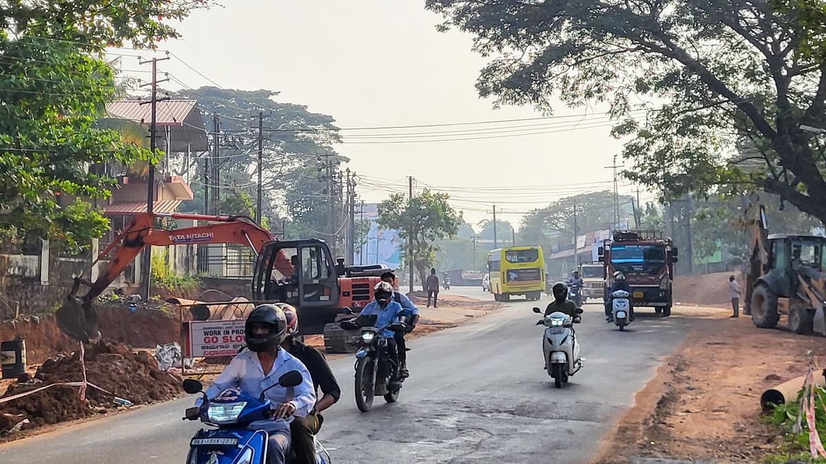 Work on widening Thokkottu-Chembugudde stretch of Thokkottu-Mudipu SH begins