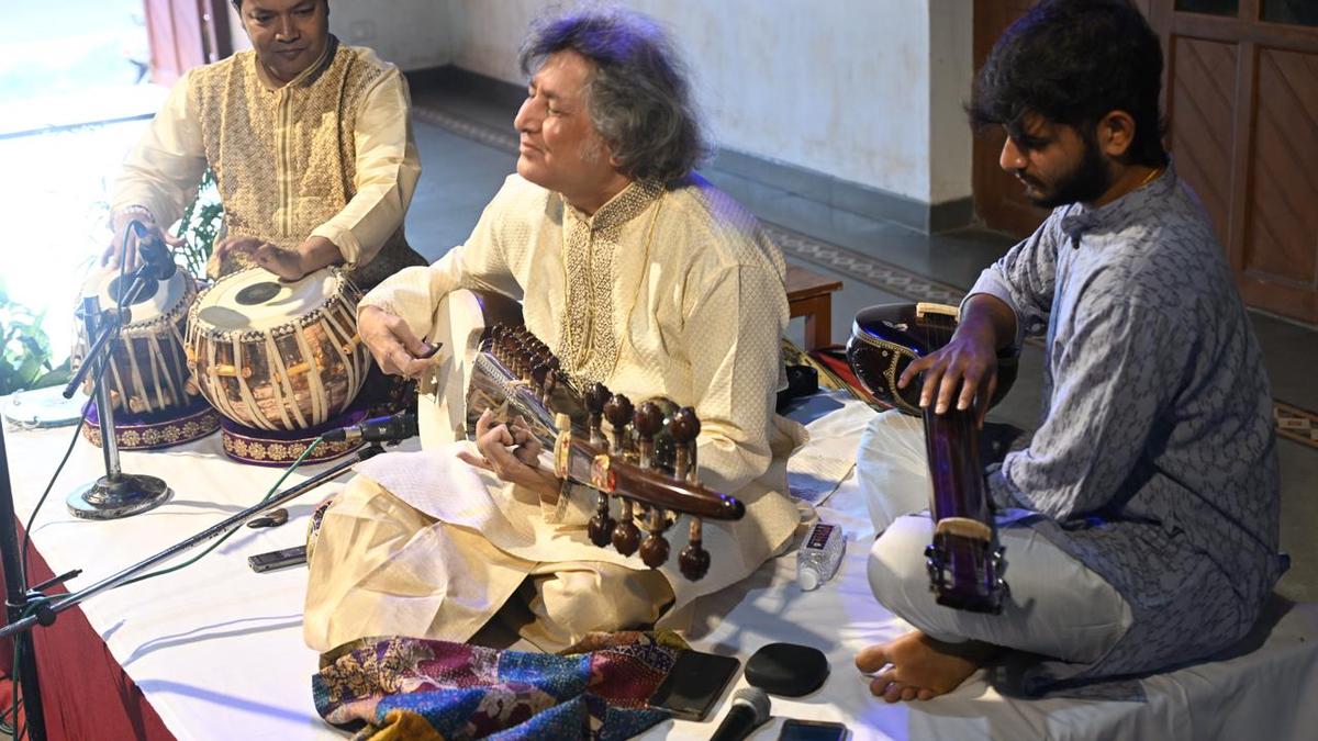 Sarod recital by Pt. Sarothy mesmerises Mangaluru audience
