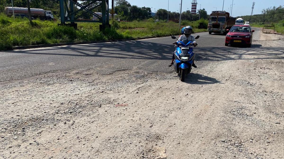 Potholes and craters still present on Baikampady-Nanthoor stretch of NH 66  despite rains easing - The Hindu