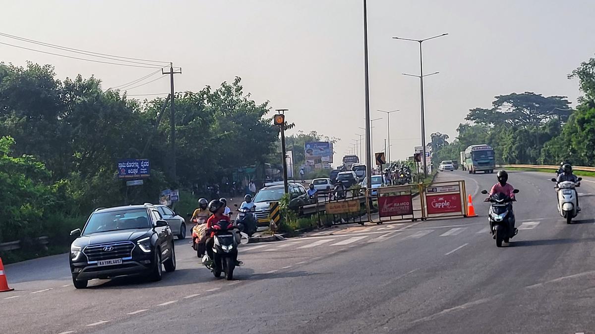 Traffic police arrange partial bi-directional traffic on Netravati new bridge to facilitate micro resurfacing of old bridge on NH 66