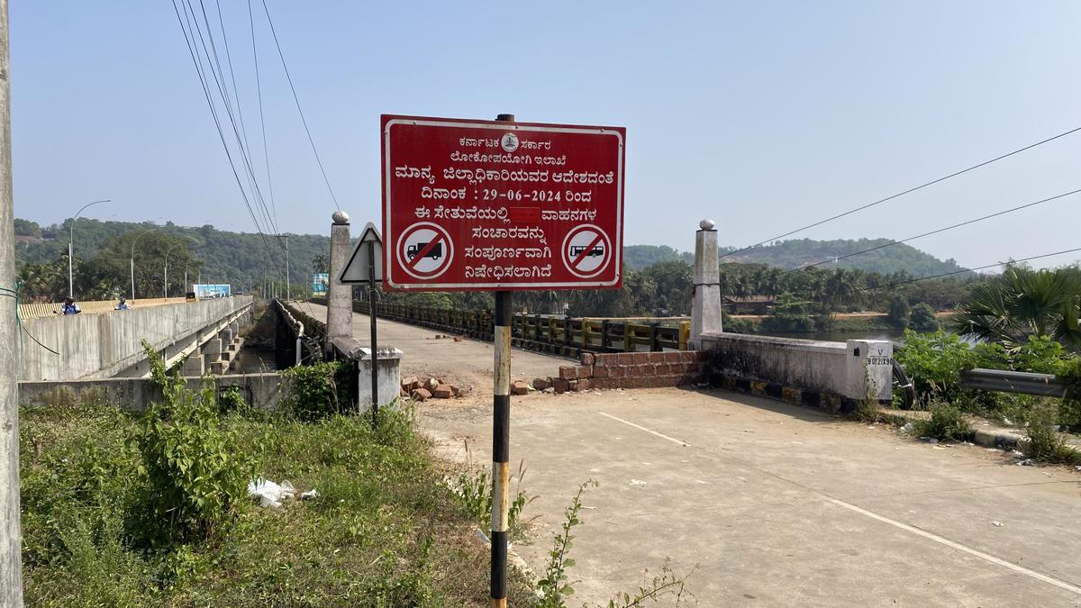 A antiga ponte Maravoor sobre o rio Phalguni (Gurupura) na estrada do aeroporto foi permanentemente fechada ao tráfego a partir de 29 de julho de 2024 e o tráfego entre a cidade e o aeroporto/Bajpe/Kateel tem se movimentado na nova ponte adjacente desde então, na quarta-feira, 4 de fevereiro, em Mangaluru.