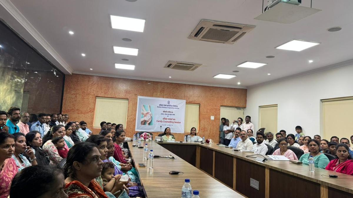 Konkan Railway CMD hails contribution of employees’ families in safe train operations