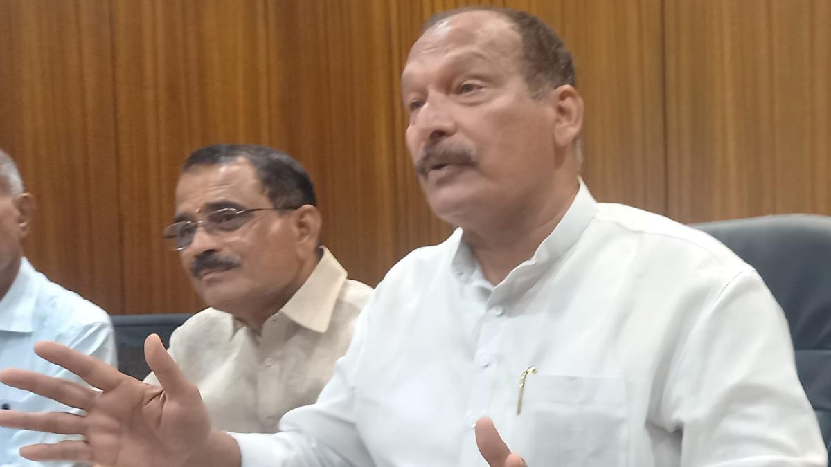 ‘All district offices should move to Praja Soudha as early as possible’