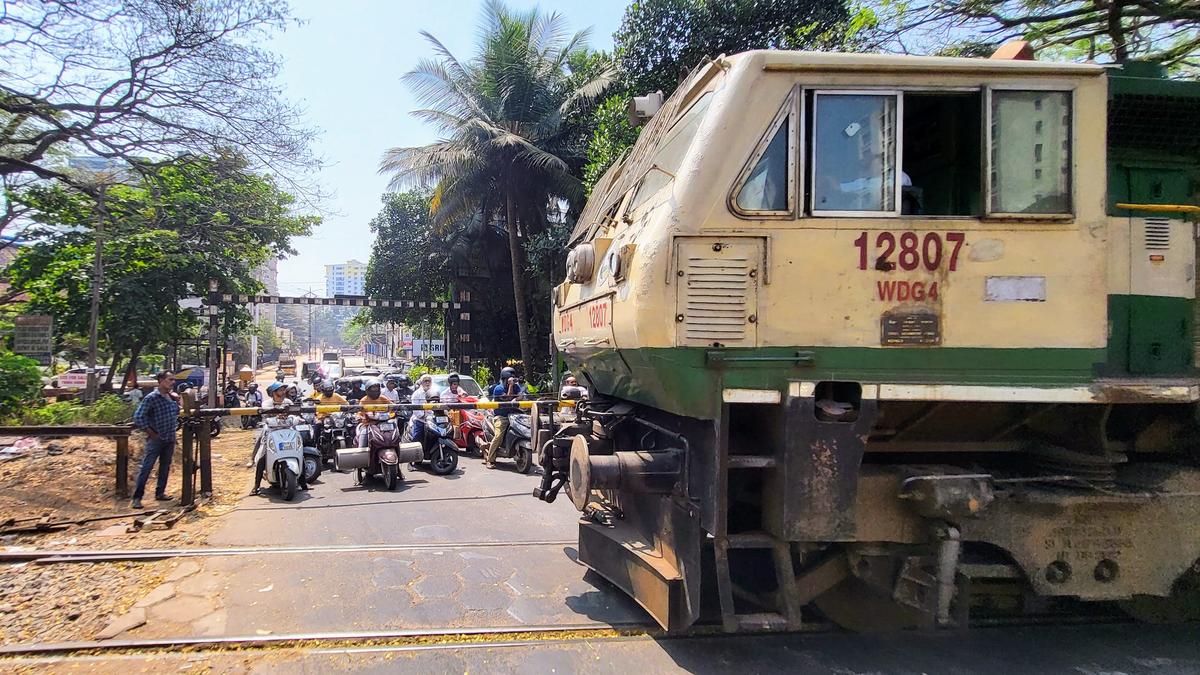 Southern Railway not inclined to provide an RoB at Pandeshwar Level Crossing on Mangaladevi Road