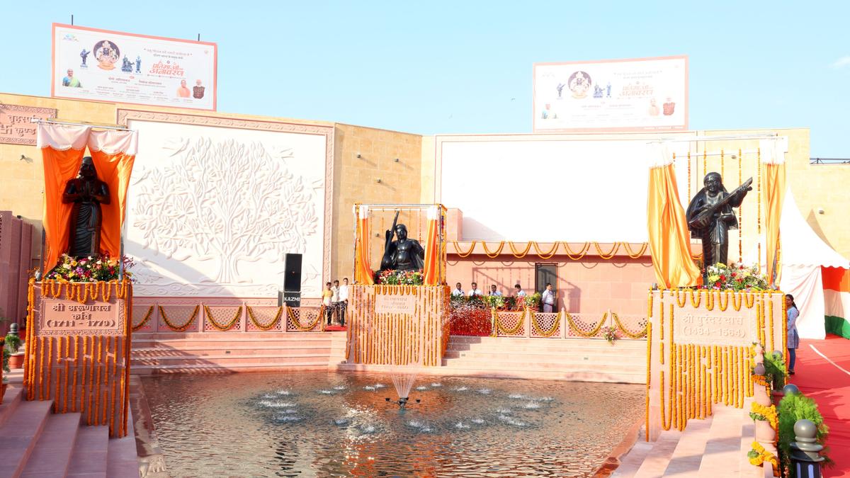 Purandara Dasa statue unveiled at Ayodhya