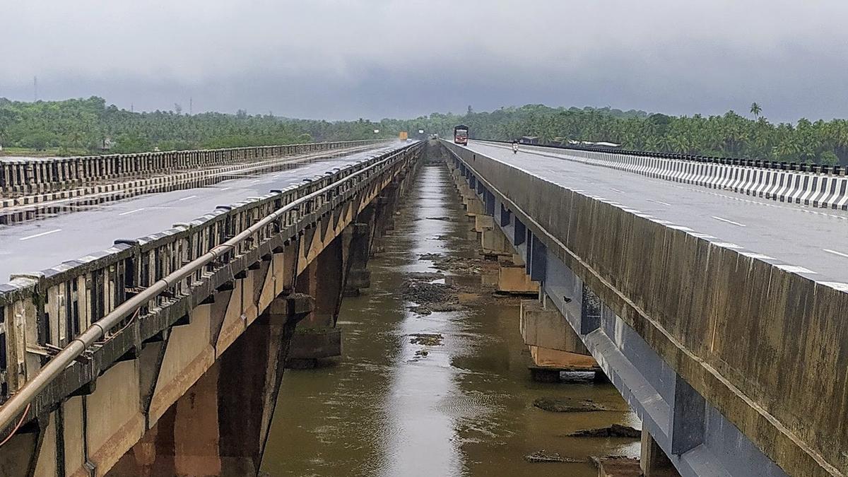 DC orders closure of old bridge on NH 66 at Arate near Kundapur