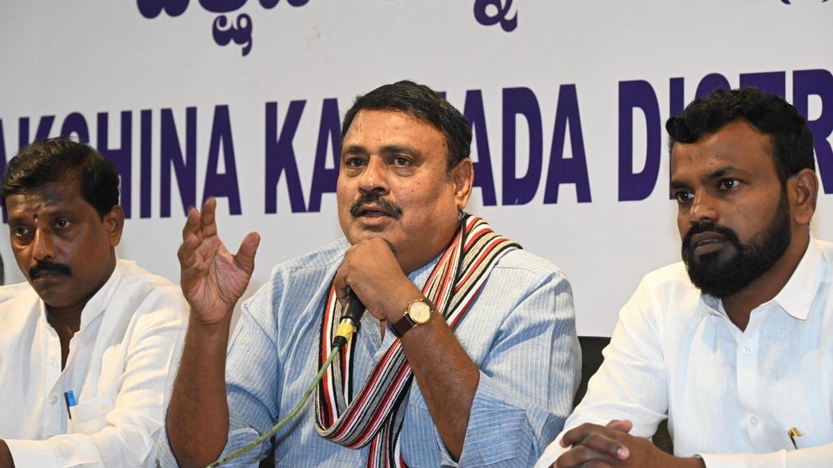 Congress seeks Basavaraj Patil Yatnal’s apology for offending Dalit women