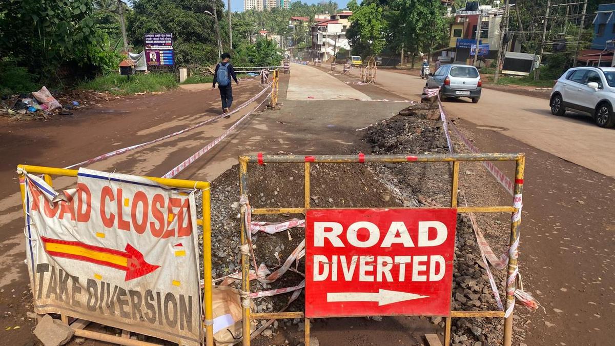 Caution boards, “Road Closed,” “Take Diversion” etc., greet road-users who intend to take the short-cut to Mangaluru Junction Railway Station from Padil-Pumpwell Road that is under four-lane work.