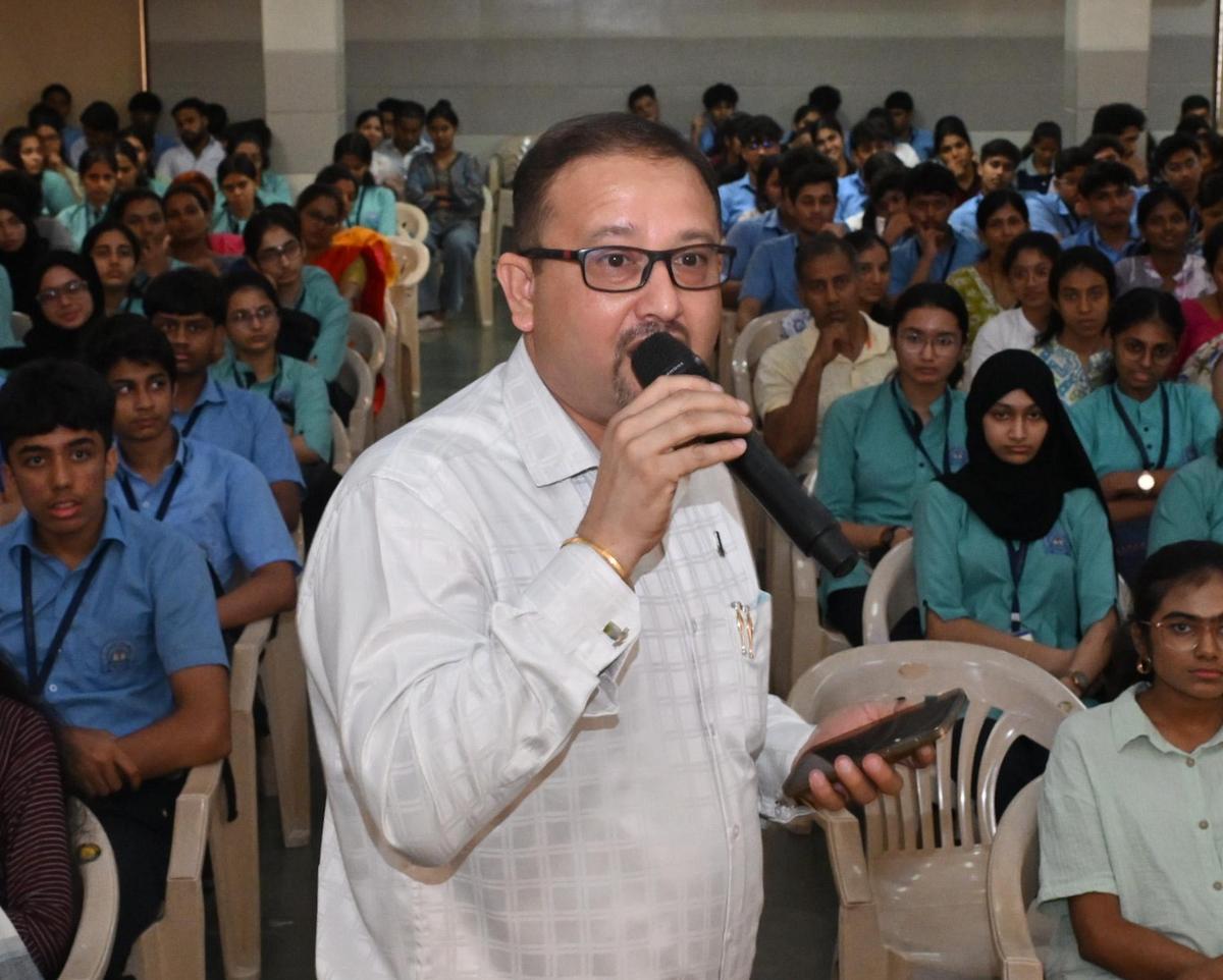R.G.Dsouza, Dean, Faculty of Engineeing and Technology, Yenepoya (Deemed to be University), Mangaluru, speaking at The Hindu EducationPlus Career Counselling Fair 2026 held at the Sri Sudhindra Auditorium of Canara High School Dongarkery in Mangaluru on Saturday.