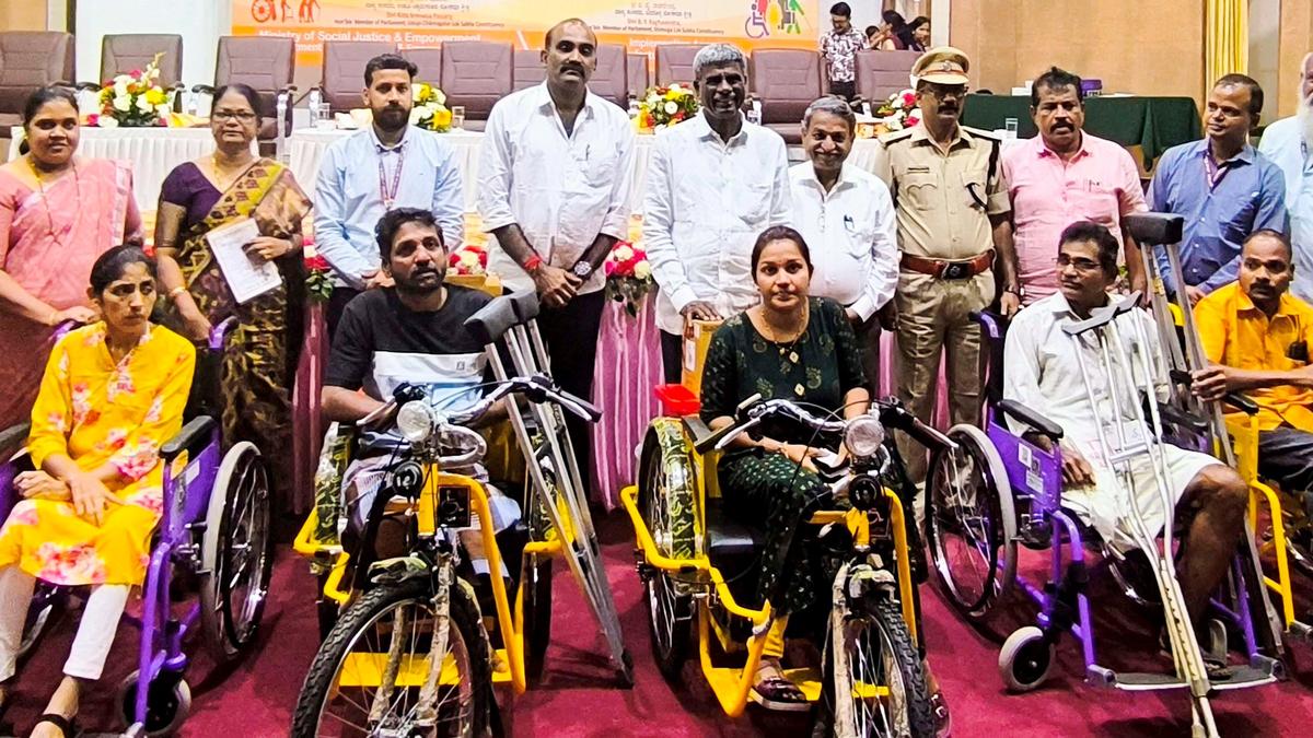 Social Justice Ministry distributes devices worth ₹63 lakh to differently-abled and senior citizens in Udupi thumbnail