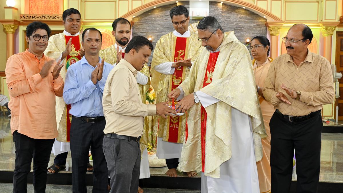 ‘Konkani Vananthlin Firngi Pana’ book released