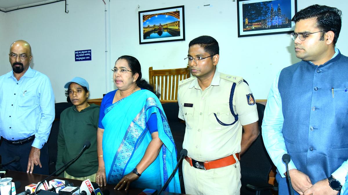 Maoist Tombattu Lakshmi surrenders in Udupi